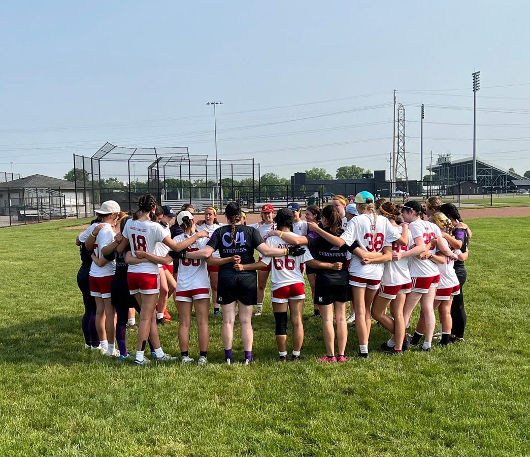 Ultimate Frisbee give-and-go offense