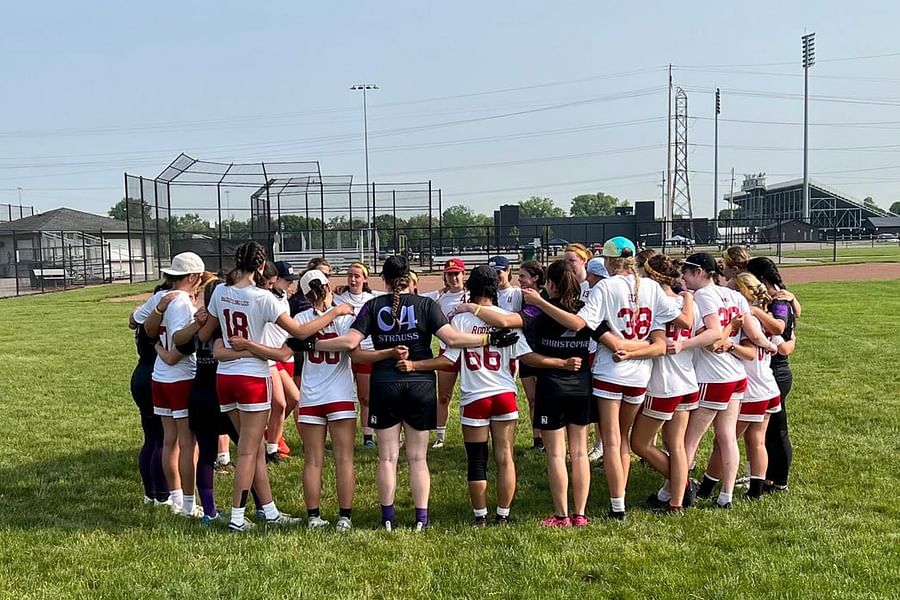 Ultimate Frisbee give-and-go offense