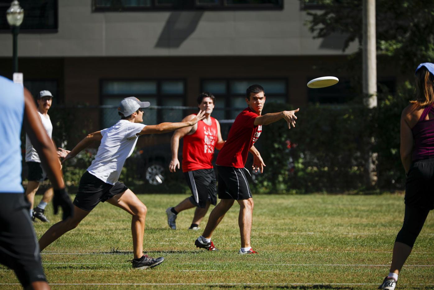 Ultimate Frisbee give-and-go