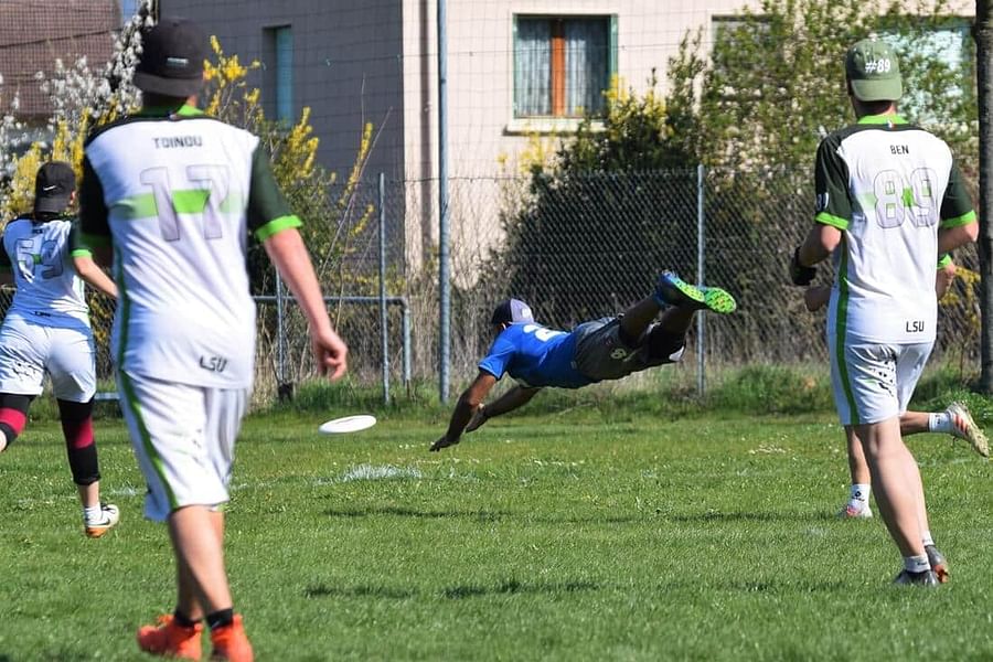 Ultimate Frisbee handler movement