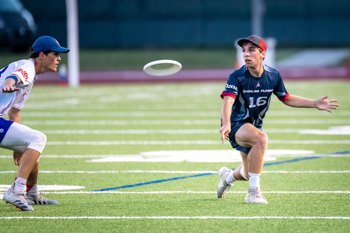 Ultimate Frisbee horizontal stack