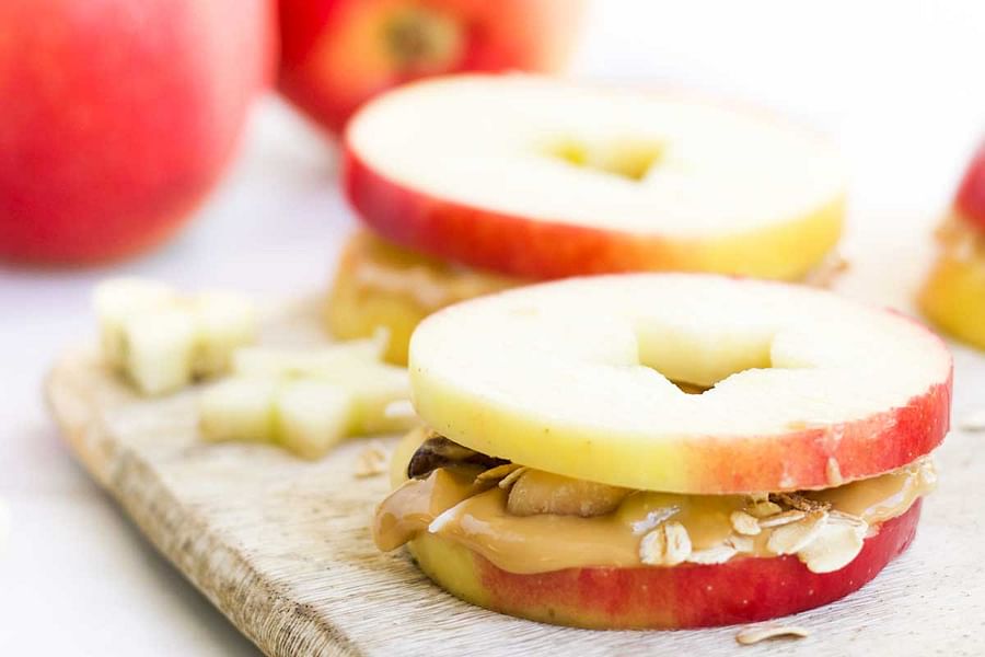 apple slices with peanut butter