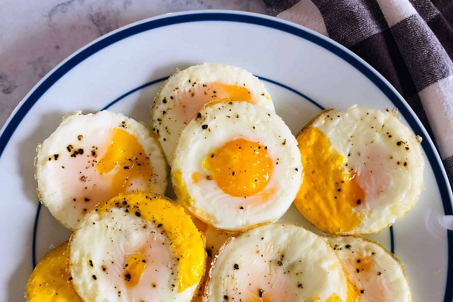 cooked eggs breakfast