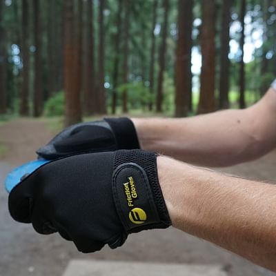 Choosing the Right Ultimate Frisbee Gloves: A Comprehensive Guide to Enhance Your Grip and Performance