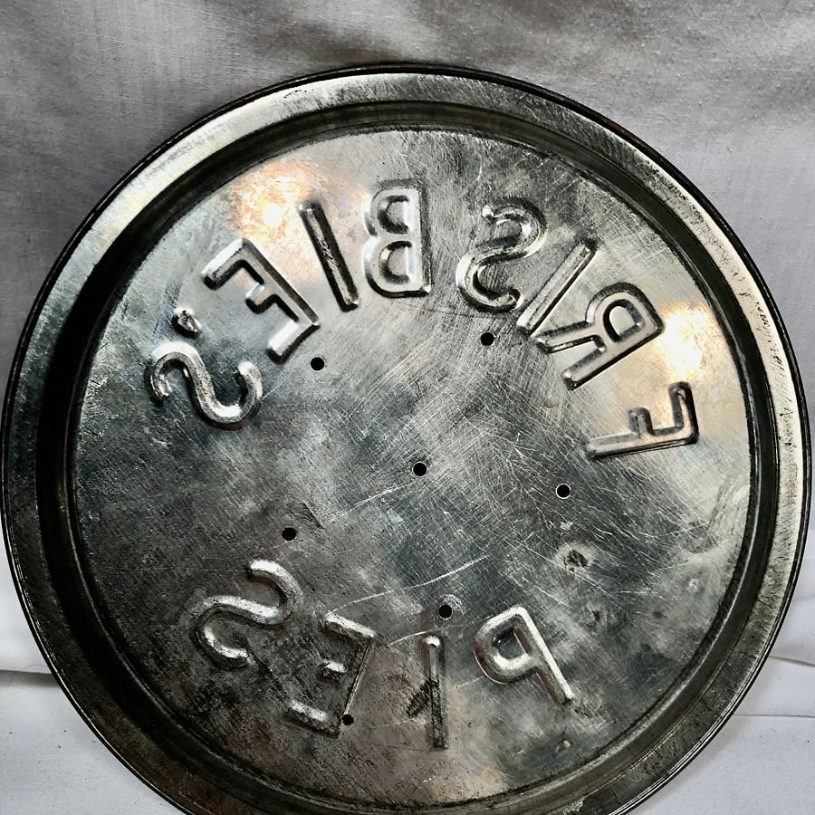 Vintage Frisbie Pie Company pie tin alongside an early model Frisbee disc